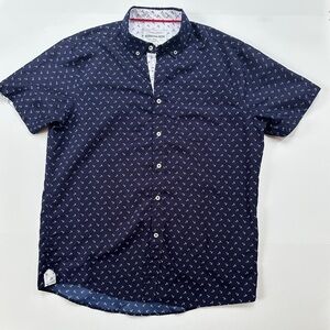 Men’s International Report Short Sleeved Shirt
Size Large​